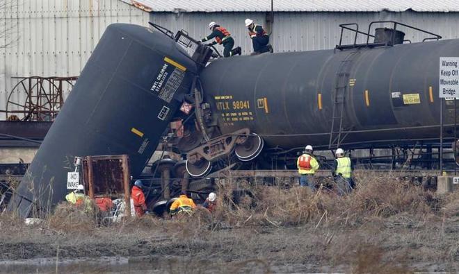 美國一貨運火車歐元被劫美國火車貨運列車視頻