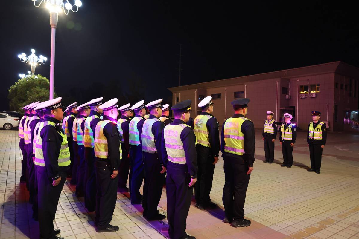 交警 貨運企業交警 貨運企業開展安全大檢查