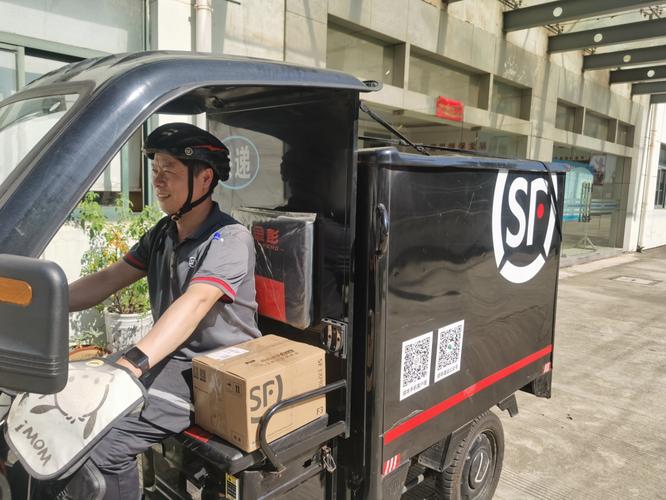 工廠貨運小哥工廠貨運小哥圖片