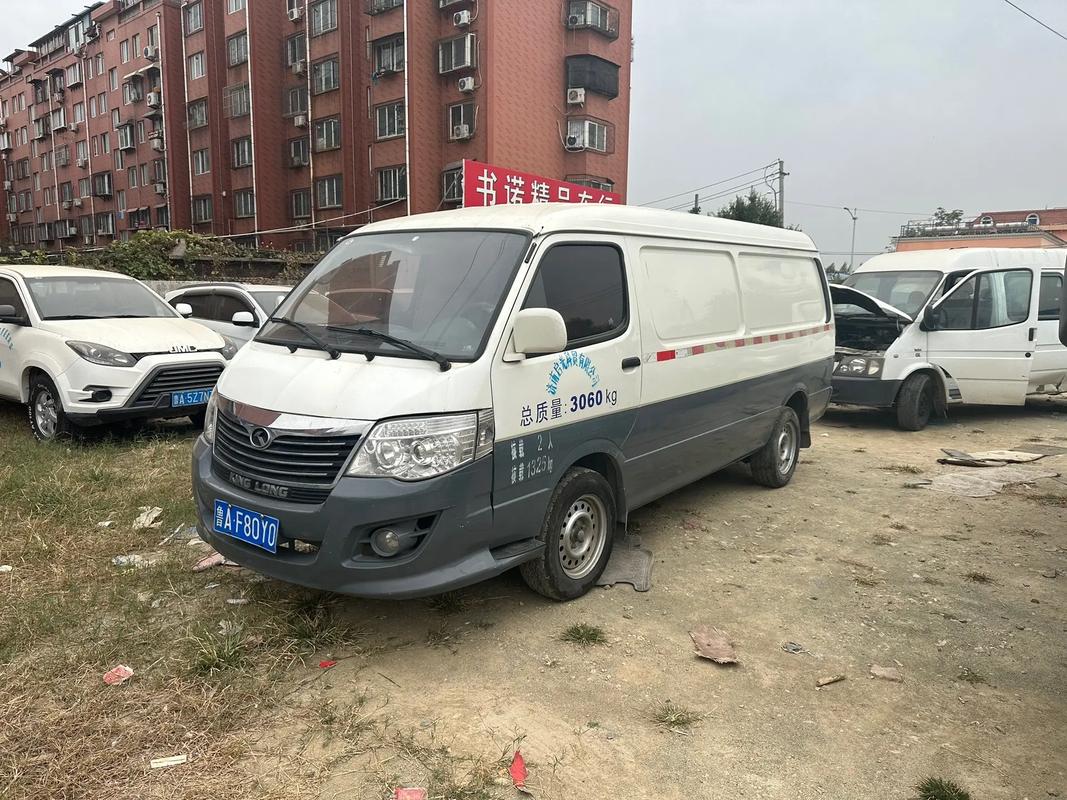 大金龍貨運大金龍貨運版面包車