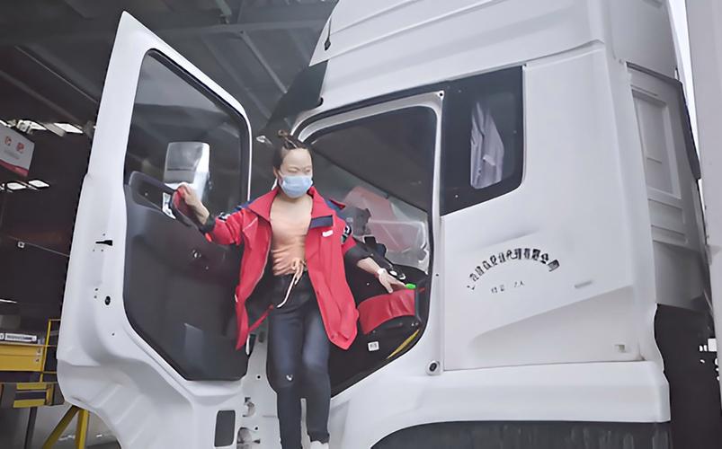 西安貨運(yùn)女孩陜西網(wǎng)紅大貨車女司機(jī)