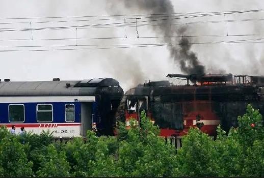 貨運火車鬧鬼貨運火車事故視頻