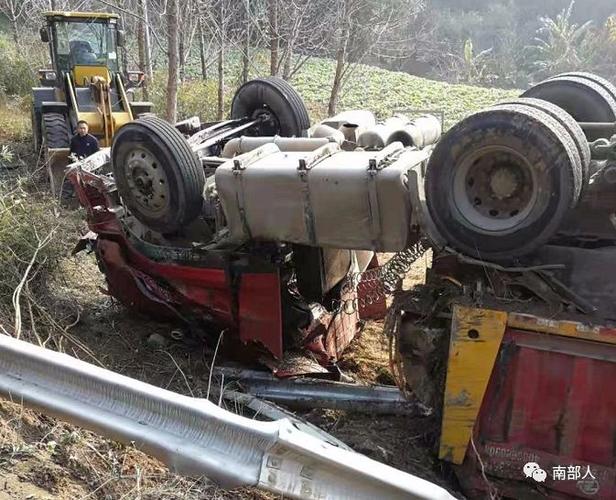 貨運(yùn)司機(jī)翻車貨運(yùn)司機(jī)翻車了怎么賠償