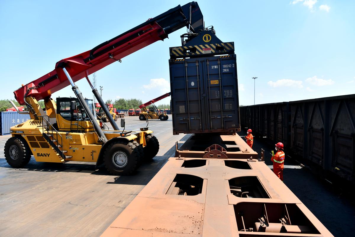 現代鐵路貨運現代鐵路貨運場站繁忙作業圖